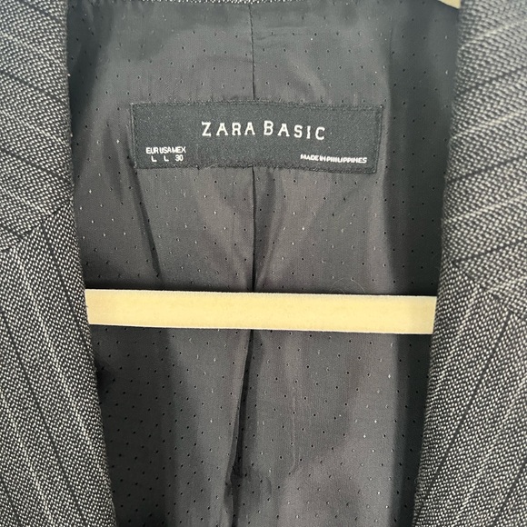 Zara Women’s Pinstripe Blazer - Picture 2 of 4